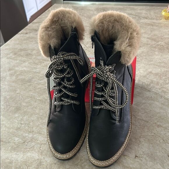 Steve Madden Black Winter Boots with Fur Lining and Thick Sole - Picture 3 of 10